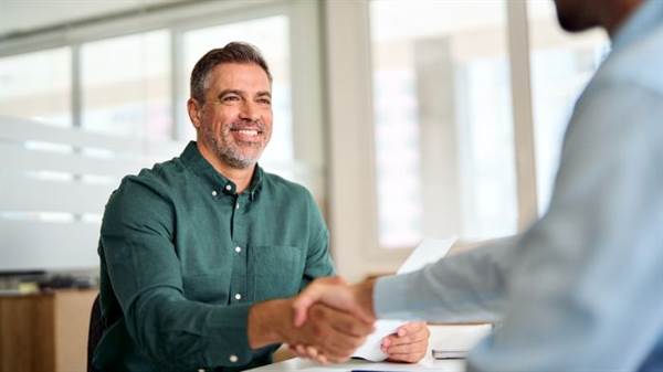 Comment calculer le retour sur investissement (ROI) d’un recrutement en 2025 ?