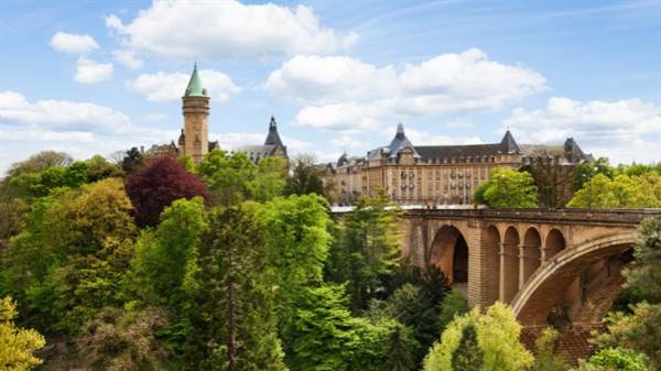 Que retenir de l'évolution des salaires dans le secteur bancaire au Luxembourg ?