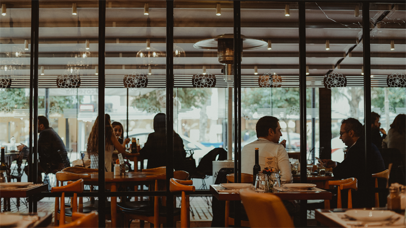 ¿Cómo puede el sector de la restauración pasar de la contratación urgente a una gestión estratégica del talento?