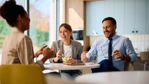 Amitié au travail : jusqu’où un gestionnaire peut-il être proche de son équipe ?