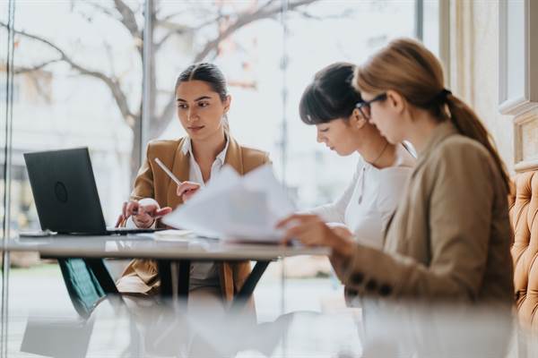 Quitter le secteur marchand pour rejoindre l’ESS : une conversion professionnelle… ou un changement de logiciel ?