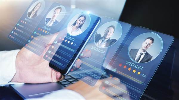 What makes an executive “headhuntable”?